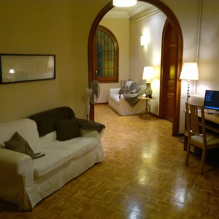 Ally's Bed&breakfast, Couette-café Barcelone